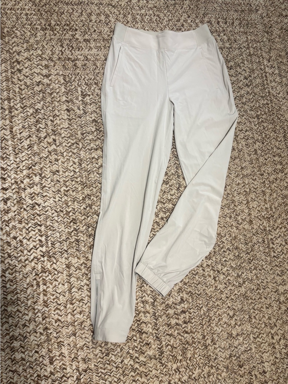 NWOT Athleta flat front light jogger